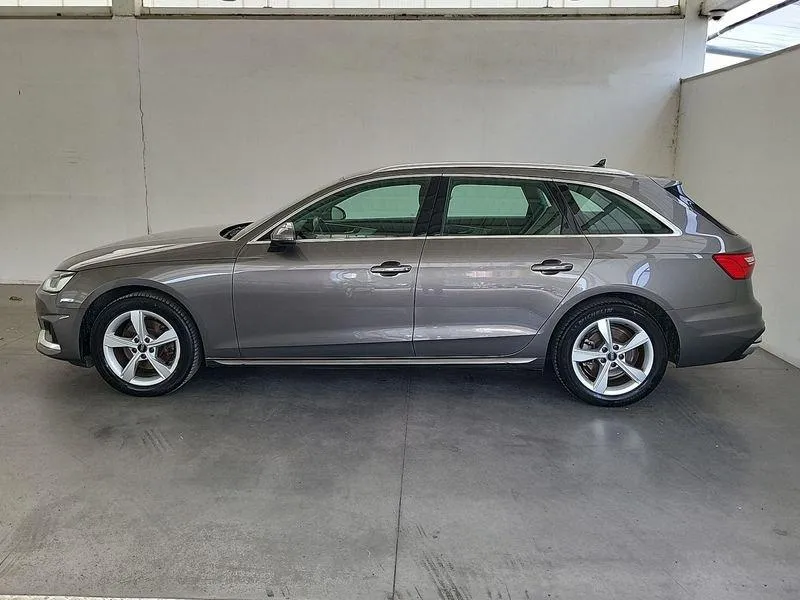 AUDI A4 Avant 30 TDI/136CV S tr. Business Adv Image 3